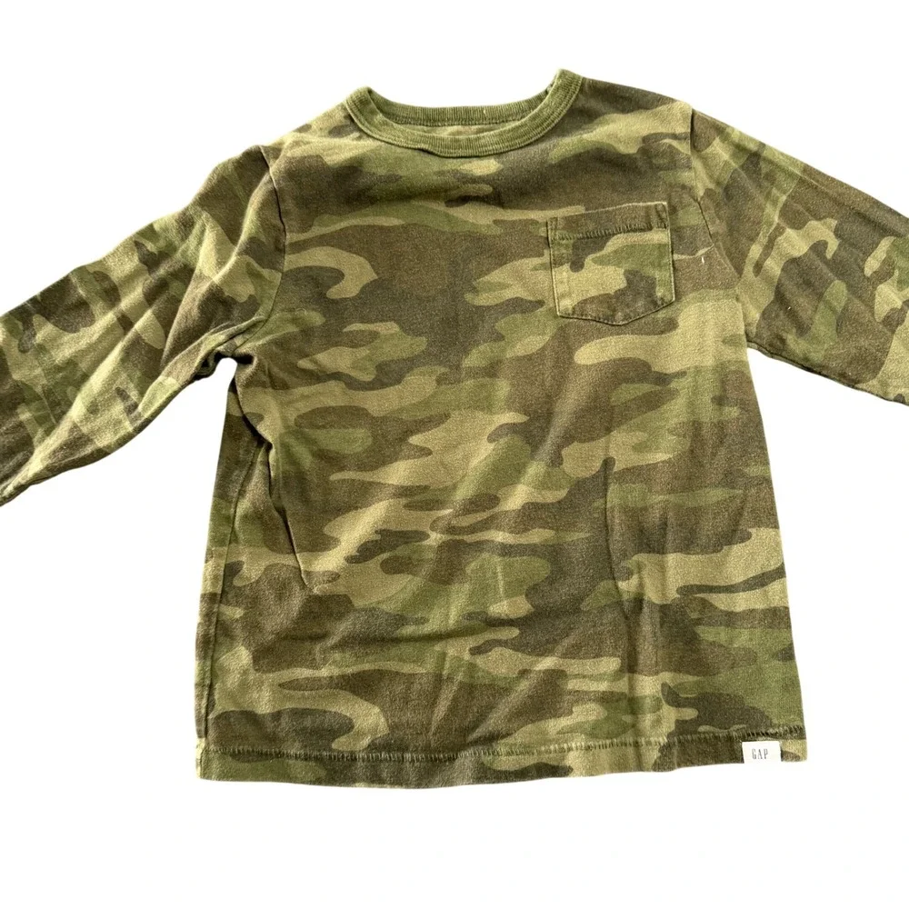 Gap Toddler Boys Green Camo Long Sleeve Pocket T-Shirt Size 5T Camouflage Tee